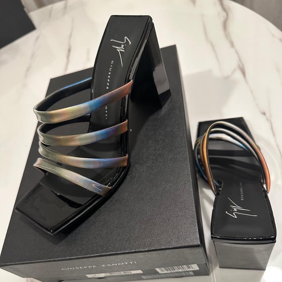 Giuseppe Zanotti Luxury Leather Sandals, Size 36, with Iridescent Straps - Picture 4 of 6